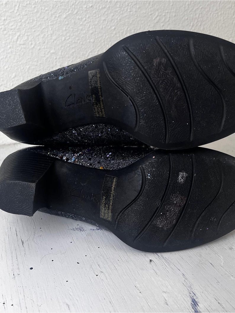 Stivali Clarks in pelle nera olografica glitterata, unici e personalizzati, taglia 8 immagine 9