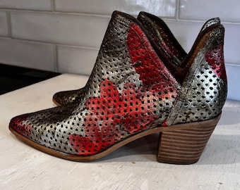 Unique Custom Foiled Floral Print Lucky Brand Lara Perforated Booties size 8.5