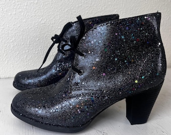 Niepowtarzalne, czarne, holograficzne, błyszczące skórzane buty Clarks, rozmiar 8