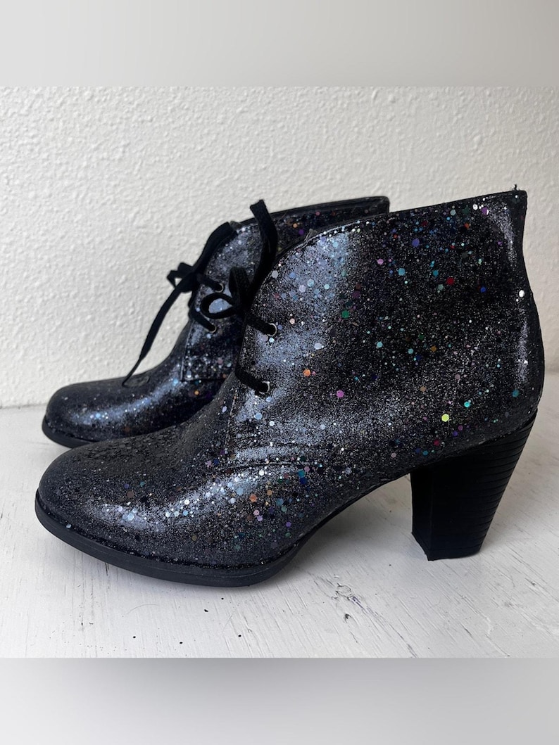 Stivali Clarks in pelle nera olografica glitterata, unici e personalizzati, taglia 8 immagine 1