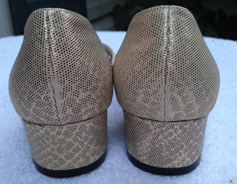 Vintage New Condition Annie Gold Open Toe Heels Shoes 7W