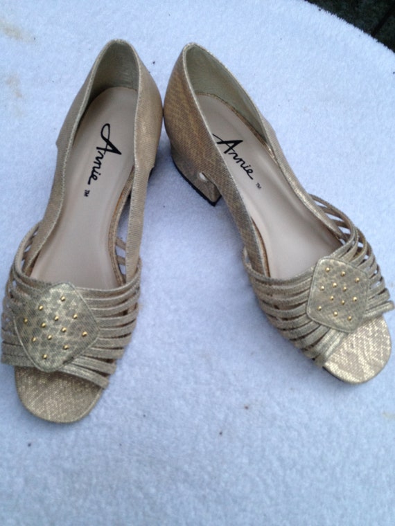 Vintage New Condition Annie Gold Open Toe Heels Shoes 7W