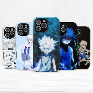 Peut inclure: Cinq coques de téléphone représentant le personnage d'anime Killua Zoldyck. Les coques présentent différentes images du personnage, sur des fonds bleus et noirs. Elles sont conçues pour s'adapter à un smartphone, offrant protection et esthétique.