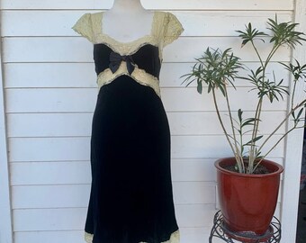 betsey johnson velvet dress