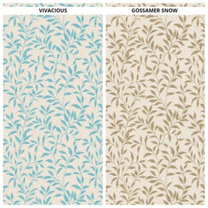 Puede incluir: Dos muestras de papel pintado. La muestra izquierda, etiquetada como "VIVACIOUS", presenta un patrón repetitivo de hojas azules sobre un fondo crema. La muestra derecha, "GOSSAMER SNOW", muestra un patrón similar con hojas marrones.