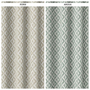 Op de afbeelding: Twee stoffen panelen met geometrische ruitpatronen. Het paneel links is beige met off-white ruiten, met het label "PERM". Het paneel rechts is lichtgroen met witte ruiten, met het label "AROSA".
