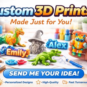 Op de afbeelding: Afbeelding met op maat gemaakte 3D-prints, waaronder kleurrijke draken, naamplaten en een robotfiguur. De tekst luidt "Custom 3D Prints Made Just for You!" en "Send Me Your Idea!" met details over gepersonaliseerde ontwerpen.