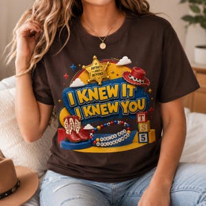 Design de camiseta retrô de Toy Story 5 em PNG, ilustração de pulseira da amizade com uma vaqueira do Velho Oeste (arquivo digital) imagem 3