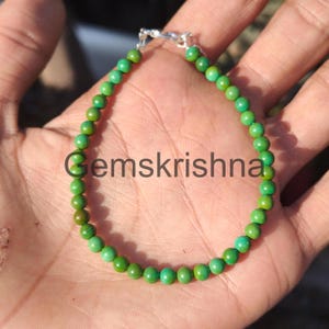 Pulseira minimalista com contas de turquesa verde de 4 mm, pedra preciosa redonda e lisa, fecho em prata de lei.