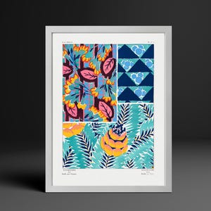 Könnte beinhalten: Ein gerahmter Druck mit vier farbenfrohen botanischen Mustern. Die Muster umfassen florale und geometrische Elemente in Rosa, Gelb, Blau und Türkis. Der Druck befindet sich in einem weißen Rahmen.