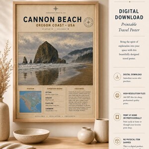 Könnte beinhalten: Ein gerahmtes Reiseplakat mit dem Titel Cannon Beach Oregon Coast USA, das ein großes Foto des Haystack Rock an einem Sandstrand zeigt. Das Plakat enthält eine Karte von Nordamerika, einen Expeditionsbericht und Notizen auf beigem Papier.