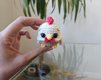 Mini llavero de gallo de crochet. Patrón digital en PDF