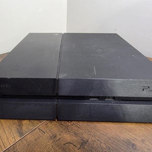 Sony PlayStation 4-konsol (500 GB) - GoldHEN-klar, ommonterad, nya spelkontroller och Golden Disk