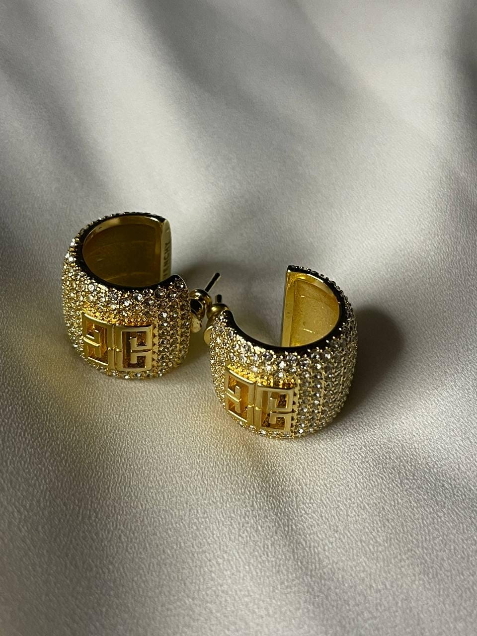 ジバンシィ パール フープ ゴールド 上品 イヤリング GIVENCHY
