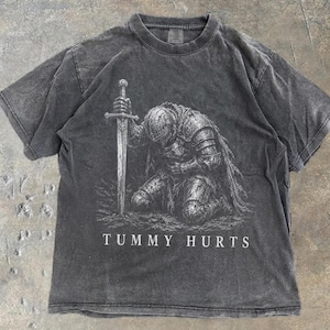 Shirt buik doet pijn ridder, grappig Dark Fantasy graphic T-shirt, ironisch meme T-shirt, cadeau gamer meisje, retro top Elden Knight, T-shirt comfort kleuren