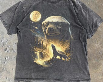 T-shirt « Blaireau hurlant à la lune », T-shirt graphique animaux pleine lune années 90, Cadeau rétro pour les amoureux de la nature, T-shirt « Blaireau à miel » style cottagecore