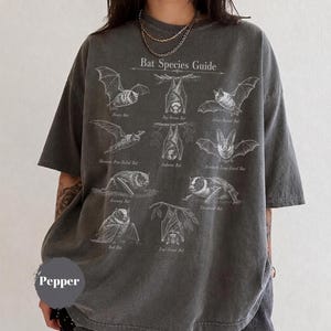 Vintage-Fledermaus-Shirt, Retro-Wissenschaftsillustration, Gothic-Naturliebhaber-Biologie-Geschenk, Halloween-Geschenk für Lehrer der 90er Jahre