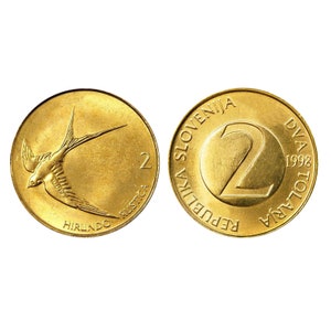 K&ouml;nnte beinhalten: Eine slowenische 2-Tolar-M&uuml;nze in Gold mit dem Jahr 1998 auf der Vorderseite und einer Schwalbe auf der R&uuml;ckseite.