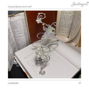 Pulseira de braço LUMIVERA Crystal Bloom | Pulseira floral iridescente para o braço | Joia artesanal de estilo fairycore, presente perfeito para ela | Jewlingvn