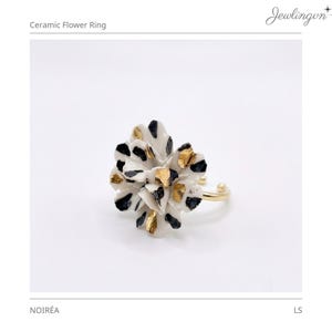 NOIRÉA Keramikblumenring | Handgefertigter Blumenring aus Ton | Verstellbarer Statement-Ring aus Gold | Ästhetisches und einzigartiges Geschenk für Sie | Jewlingvn