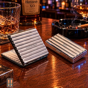Personalized Retro Brass Double Pistol Cigarette Case Portable Corrugated Slot Tobacco Holder Crush Resistant Smoking Gift for Men