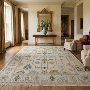 Handgeknüpftes Oushak-Muster, Neutraler Teppich im türkischen Vintage-Stil, weicher Wollteppich.