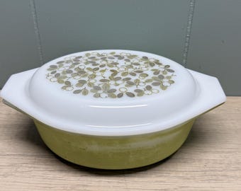 Vintage Pyrex Lidded Verde Green 1.5 Quart Casserole Dish