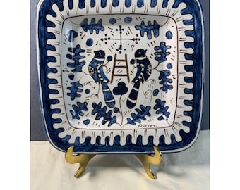 Plato de cerámica escandinava de estudio vintage: pájaros de arte popular azul y blanco, plato de pared firmado por Riccer