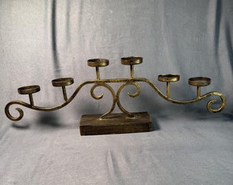 Candelabro vintage de 5 brazos de hierro forjado estilo volutas doradas, decoración rústica