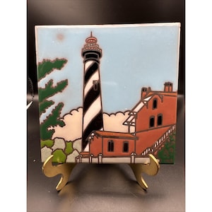 Azulejo de cerámica italiano de 6x6 cm con rayas en espiral, diseño de faro y decoración costera.