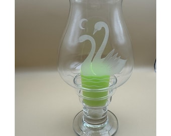 Portavelas de cristal grabado con forma de cisne, estilo huracán, transparente, de 19 cm (7,5 pulgadas).