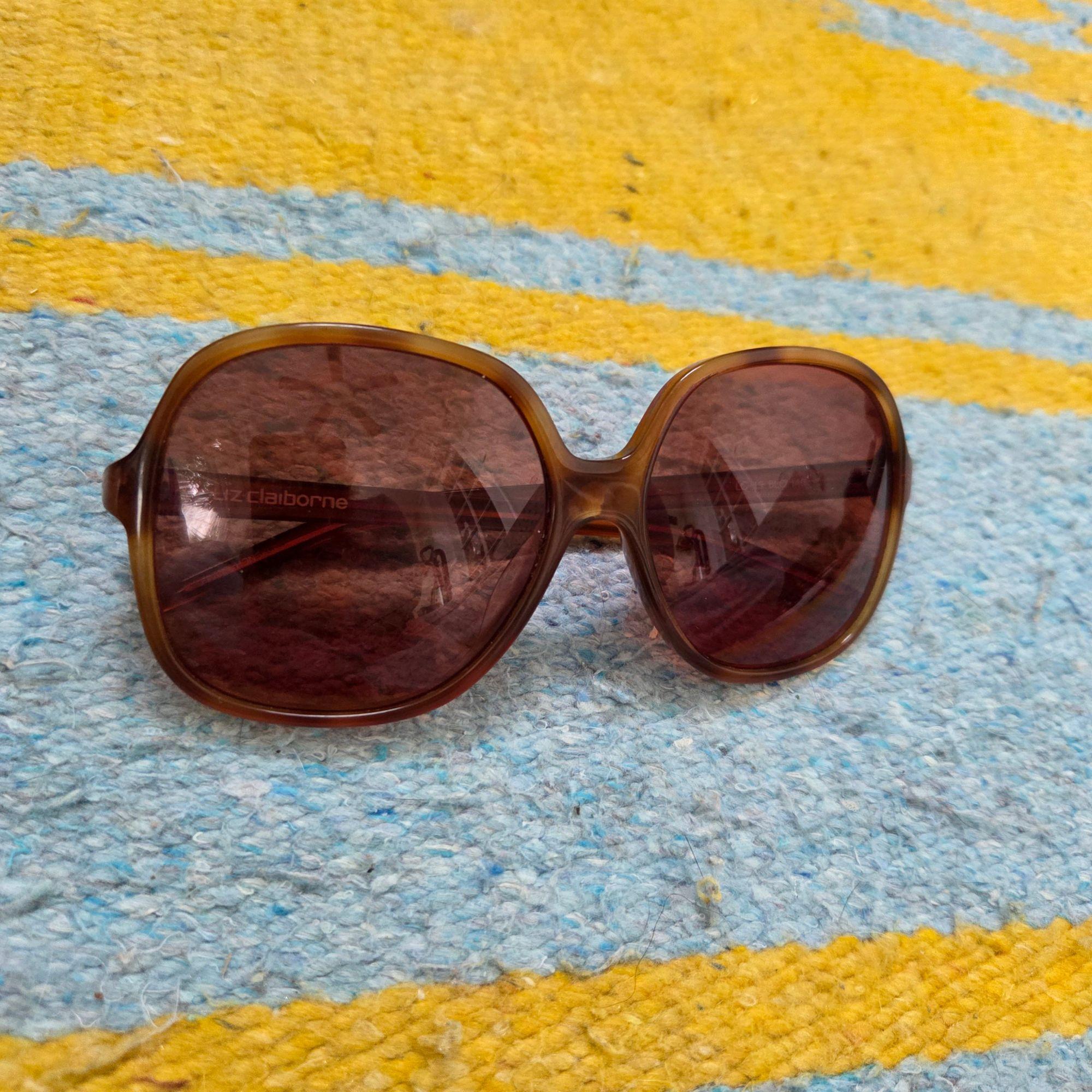 Liz Claiborne Tinted Lens Metal Frame Sunglasses Liz Claiborne L 561S Sunglasses | FramesDirect.com main image 4