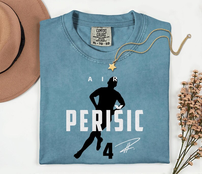 Comfort Colors® Air Perišić #4 Soccer Player Tribute Graphic Tee, Croatia Football Star Signature Design, 2026 World Cup Fan Unisex T-Shirt 画像 9