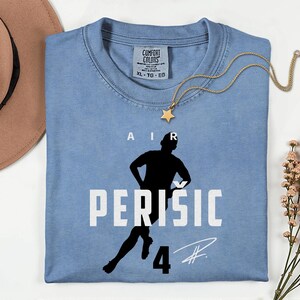 Comfort Colors® Air Perišić #4 Soccer Player Tribute Graphic Tee, Croatia Football Star Signature Design, 2026 World Cup Fan Unisex T-Shirt 画像 2