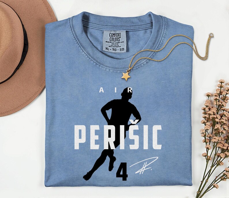 Comfort Colors® Air Perišić #4 Soccer Player Tribute Graphic Tee, Croatia Football Star Signature Design, 2026 World Cup Fan Unisex T-Shirt 画像 2