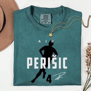 Comfort Colors® Air Perišić #4 Soccer Player Tribute Graphic Tee, Croatia Football Star Signature Design, 2026 World Cup Fan Unisex T-Shirt 画像 3