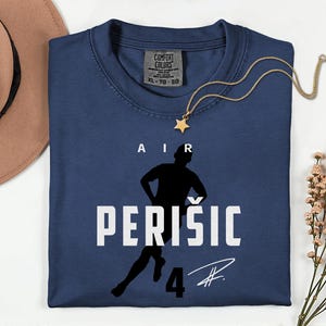 Comfort Colors® Air Perišić #4 Soccer Player Tribute Graphic Tee, Croatia Football Star Signature Design, 2026 World Cup Fan Unisex T-Shirt 画像 11