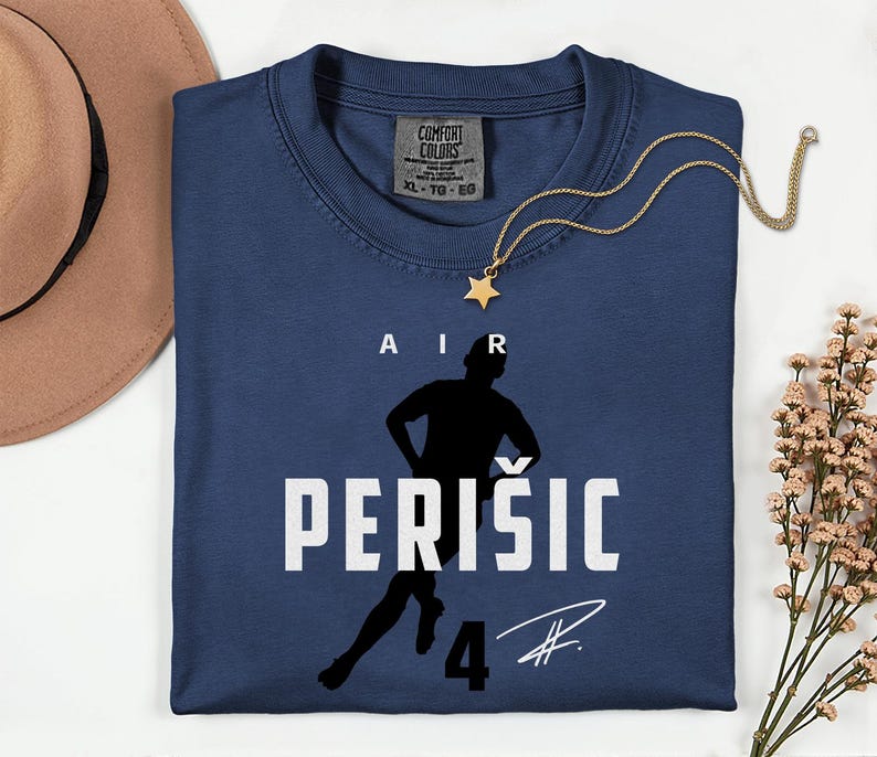 Comfort Colors® Air Perišić #4 Soccer Player Tribute Graphic Tee, Croatia Football Star Signature Design, 2026 World Cup Fan Unisex T-Shirt 画像 11