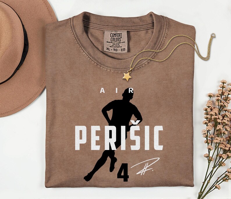 Comfort Colors® Air Perišić #4 Soccer Player Tribute Graphic Tee, Croatia Football Star Signature Design, 2026 World Cup Fan Unisex T-Shirt 画像 5
