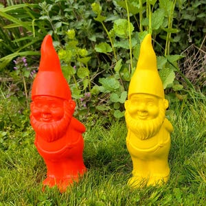Zwerg Statue Gartenzwerg Skulptur modern grün gelb orange Figur Deko
