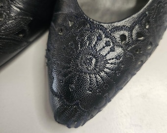 Leone Seppel Black Leather Embroidered Eyelet Pumps Heels Made in Italy Size 36