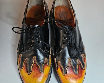 Zapatos Oxford Tredair Made in England de piel negra con estampado de llamas, estilo vintage, talla UK 6.