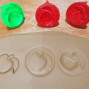 Set di 5 timbri in argilla con motivo a rilievo a forma di mela (file STL) Strumenti per ceramica stampabili in 3D