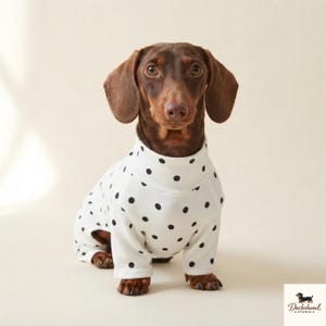 Dackel-Pyjama aus Baumwolle mit Polka-Dots, 4-beiniges Dackel-Outfit, weiche Dackelkleidung für kleine Hunde, niedlicher Hunde-Einteiler für Frühling und Herbst