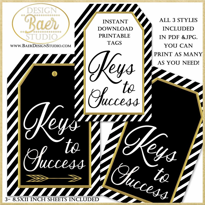 Puede incluir: Tres etiquetas de regalo imprimibles con fondos rayados en blanco y negro y detalles dorados. Cada etiqueta presenta el texto "Keys to Success" en una fuente cursiva blanca. Las etiquetas miden 8,5 pulgadas por 11 pulgadas y se incluyen en formato PDF y JPG.
