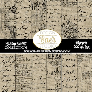 Könnte beinhalten: Eine Sammlung von zehn Papieren mit Jute-Textur und Vintage-Schrift- und Designelementen. Die Papiere zeigen handschriftlichen Text, Zahlen und dekorative Bordüren in schwarzer Tinte auf beigem Hintergrund. Die Kollektion trägt den Namen "Burlap Script Collection."