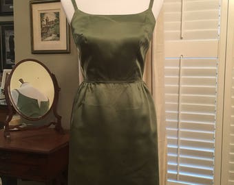 Vestido de satén vintage de los años 50