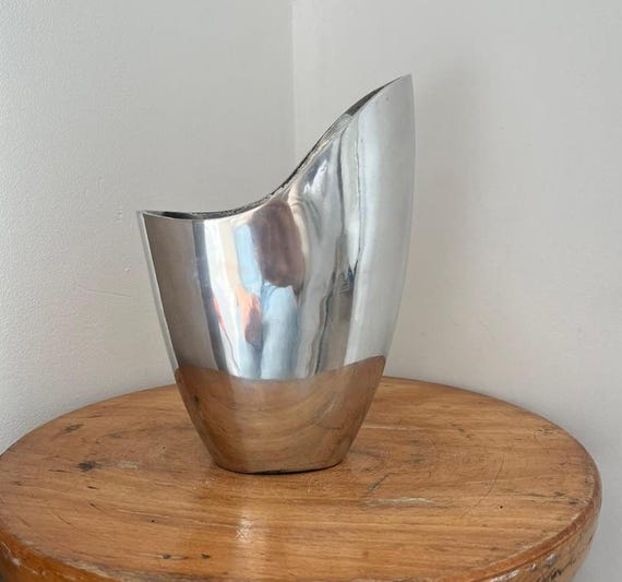 Vase en aluminium IKEA ANATOMI de style moderniste vintage, design d'Anna Efverlund des années 80