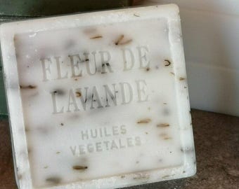Jabón con aroma a lavanda - Jabón de Marsella, jabón francés de regalo - Pastilla de jabón exfoliante - Jabón cuadrado con ingredientes naturales y flores de lavanda