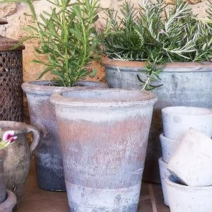 Hög terrakottakruka - Rustik kruka - Trädgårdsdekor - Lång kruka - Utomhusdekoration